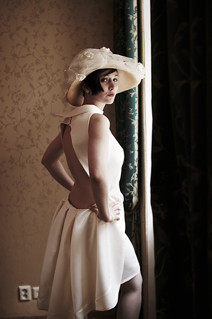 šaty pro svědka alla Audrey Hepburn